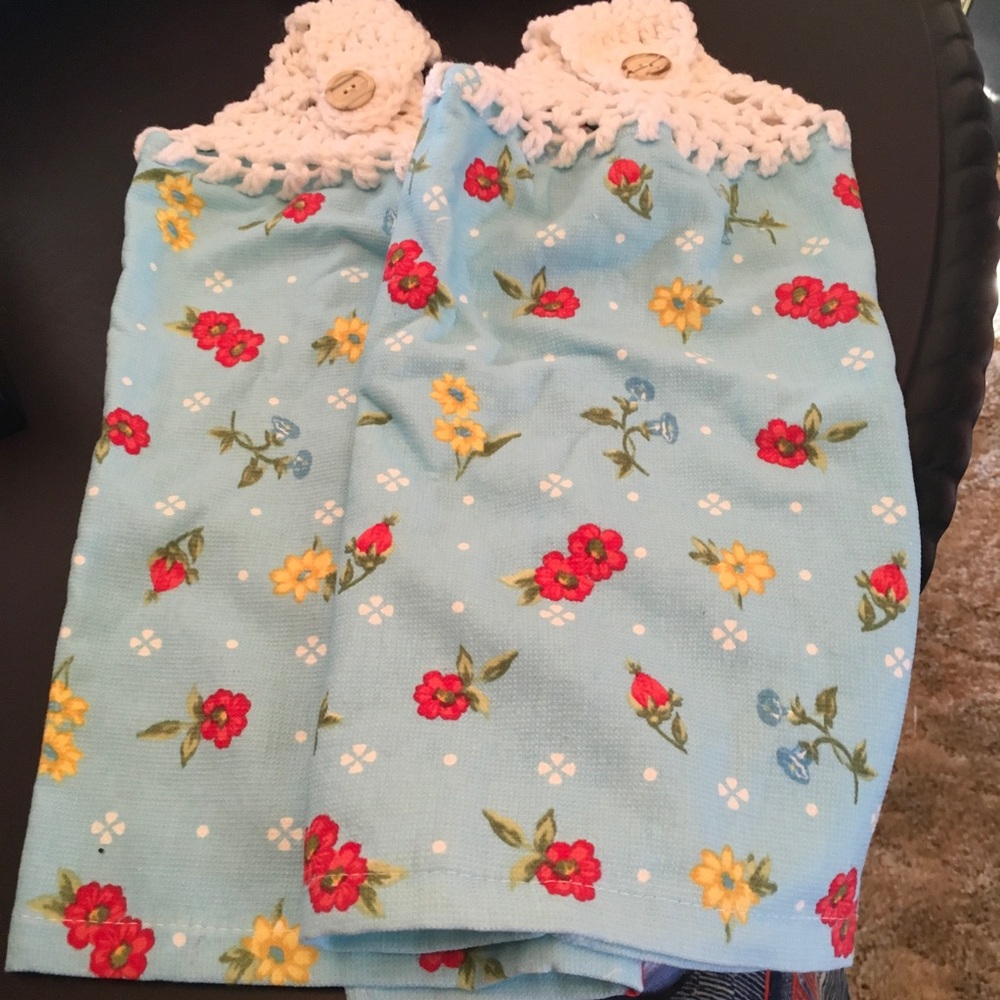 HTF! Pioneer woman sweet rose kitchen towels NEW 🌹🌹